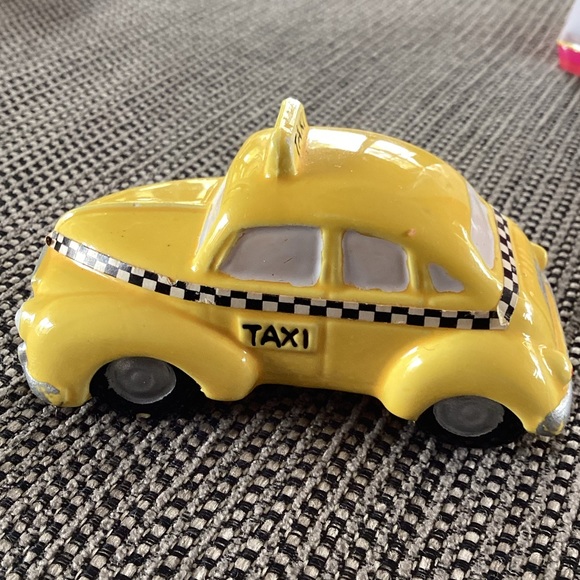 Vintage Dept. 56 Christmas 1987 Snow Village Yellow Taxi Cab Retired - Picture 1 of 5
